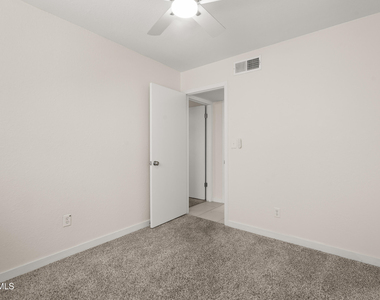 936 Oneida Drive - Photo Thumbnail 14