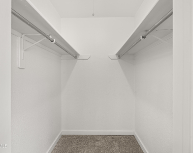 936 Oneida Drive - Photo Thumbnail 15