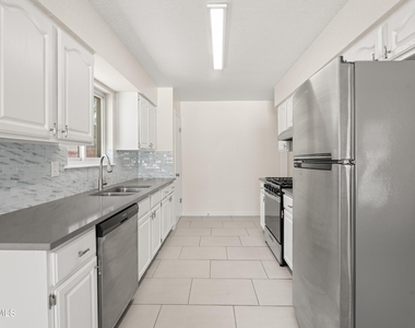 936 Oneida Drive - Photo Thumbnail 7