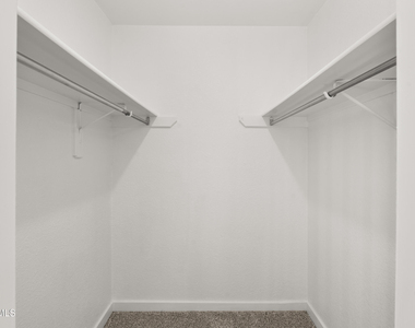 936 Oneida Drive - Photo Thumbnail 11