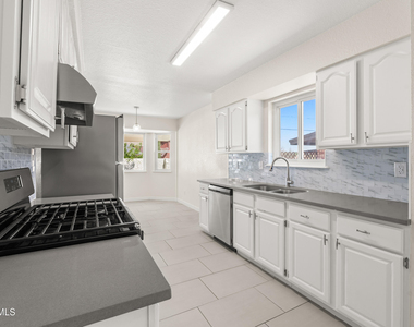 936 Oneida Drive - Photo Thumbnail 8