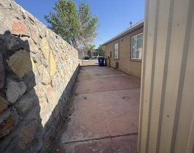 12720 Lorenzo Frias Court - Photo Thumbnail 38