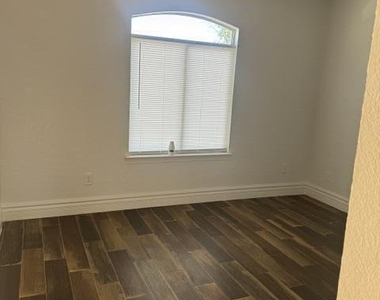 12720 Lorenzo Frias Court - Photo Thumbnail 5