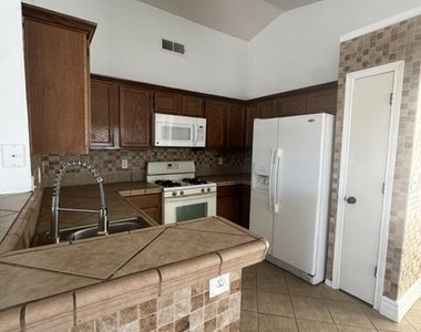 12720 Lorenzo Frias Court - Photo Thumbnail 16