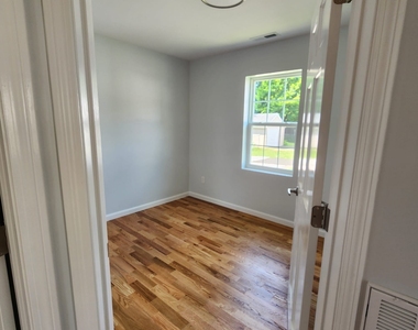 44 Rosewood Avenue - Photo Thumbnail 22