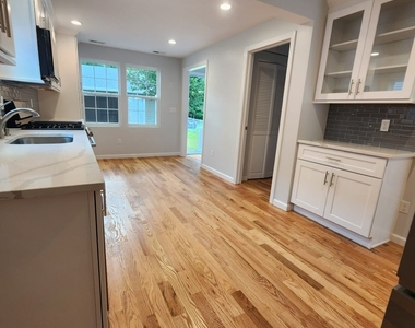 44 Rosewood Avenue - Photo Thumbnail 10