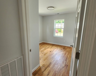 44 Rosewood Avenue - Photo Thumbnail 21