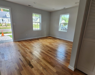 44 Rosewood Avenue - Photo Thumbnail 7