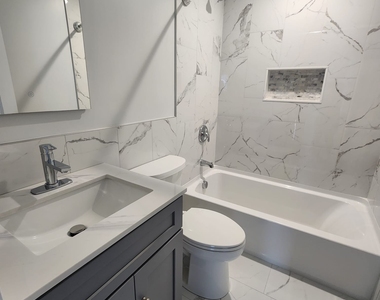 44 Rosewood Avenue - Photo Thumbnail 15