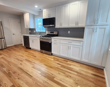 44 Rosewood Avenue - Photo Thumbnail 18