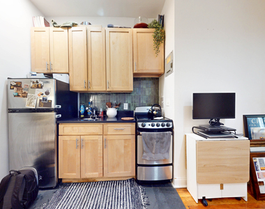 330 East 93rd Street - Photo Thumbnail 2