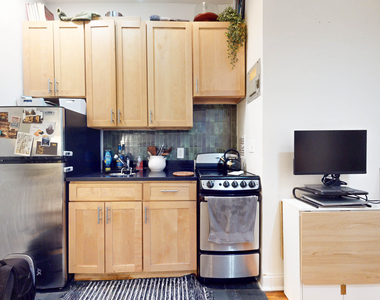 330 East 93rd Street - Photo Thumbnail 3
