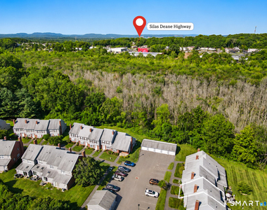 8 Barrington Drive - Photo Thumbnail 2