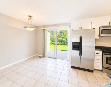8 Barrington Drive - Photo Thumbnail 6