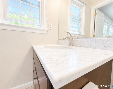 8 Barrington Drive - Photo Thumbnail 17