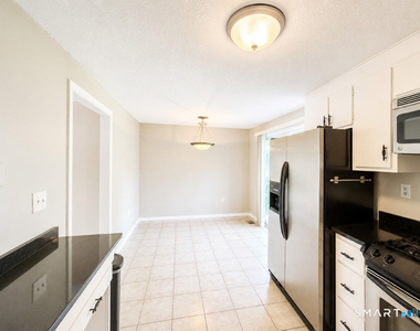 8 Barrington Drive - Photo Thumbnail 4