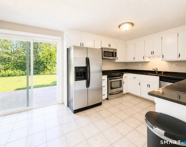 8 Barrington Drive - Photo Thumbnail 5