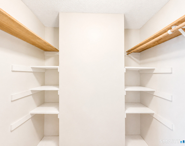 8 Barrington Drive - Photo Thumbnail 15