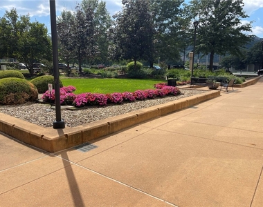 320 Fort Duquesne Blvd - Photo Thumbnail 6