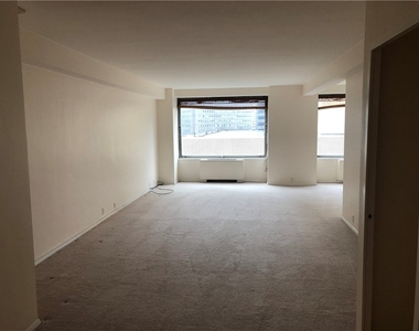 320 Fort Duquesne Blvd - Photo Thumbnail 7
