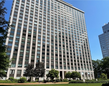 320 Fort Duquesne Blvd - Photo Thumbnail 2