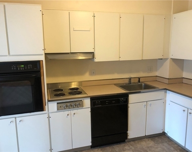320 Fort Duquesne Blvd - Photo Thumbnail 12