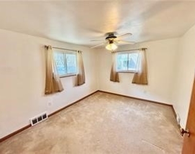 945 Stanton Ave - Photo Thumbnail 7