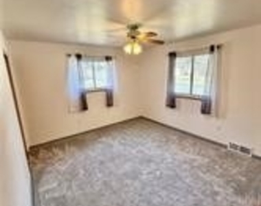 945 Stanton Ave - Photo Thumbnail 9