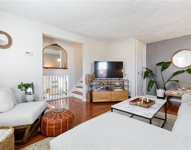 494 Serpentine Drive - Photo Thumbnail 9