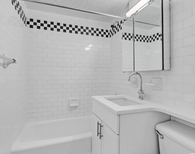 West 49th Street - Photo Thumbnail 4
