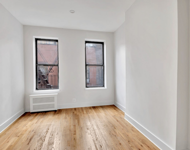 West 45th Street - Photo Thumbnail 4