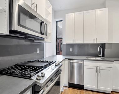  West 45th Street - Photo Thumbnail 3