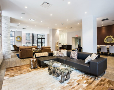 West 48th Street - Photo Thumbnail 8