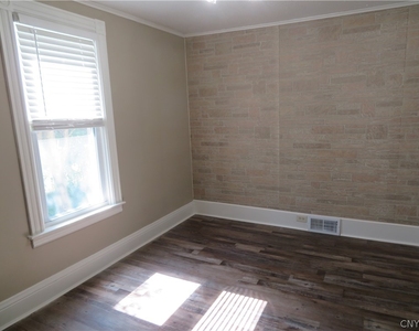308 Hartford Place - Photo Thumbnail 6