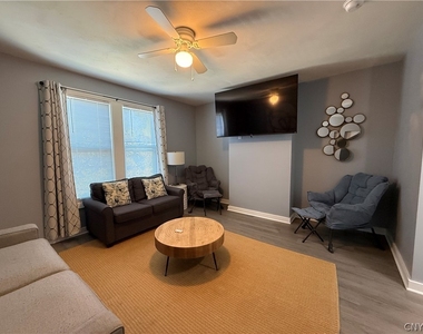 412 Court Street - Photo Thumbnail 3
