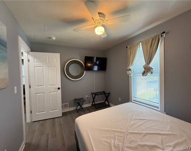 412 Court Street - Photo Thumbnail 7