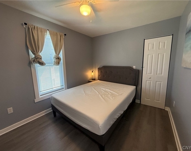 412 Court Street - Photo Thumbnail 6