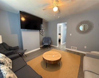412 Court Street - Photo Thumbnail 2