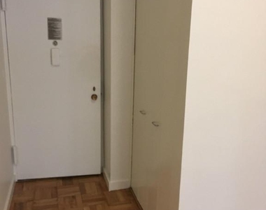 East 49th Street - Photo Thumbnail 6