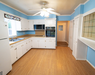 1005 College Station Road - Photo Thumbnail 3