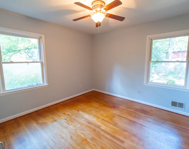 1005 College Station Road - Photo Thumbnail 8