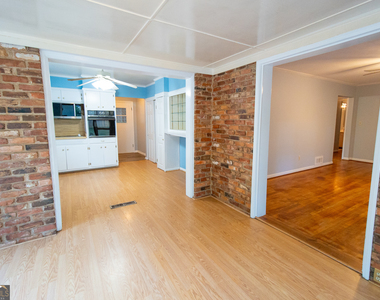 1005 College Station Road - Photo Thumbnail 4