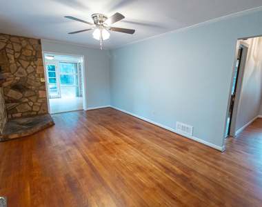 1005 College Station Road - Photo Thumbnail 5