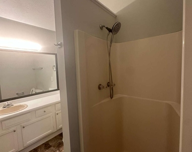 40 Lake Court - Photo Thumbnail 13
