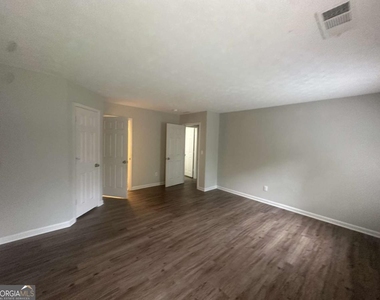40 Lake Court - Photo Thumbnail 11