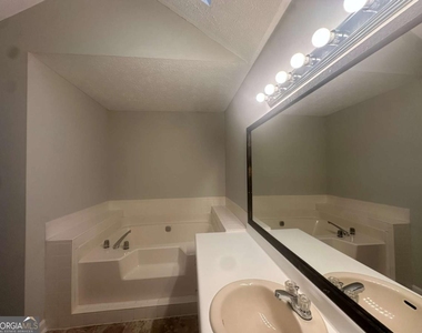 40 Lake Court - Photo Thumbnail 14