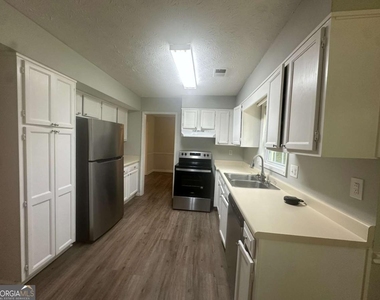 40 Lake Court - Photo Thumbnail 5