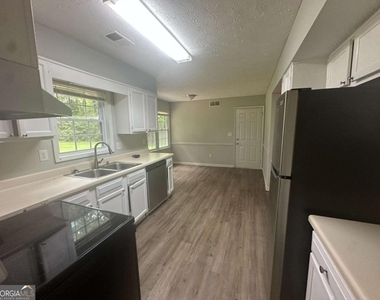 40 Lake Court - Photo Thumbnail 4