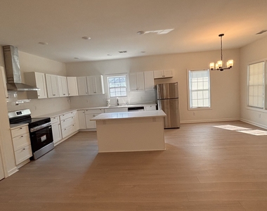 1454 Saint Francis Avenue - Photo Thumbnail 7