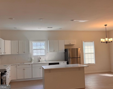 1454 Saint Francis Avenue - Photo Thumbnail 4
